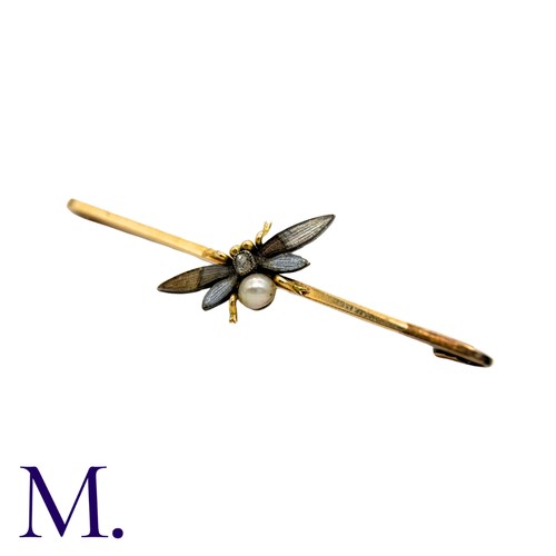 200 - An Insect Bar Brooch in 15K yellow gold, depicting a winged insect with natural pearl and old cut di... 