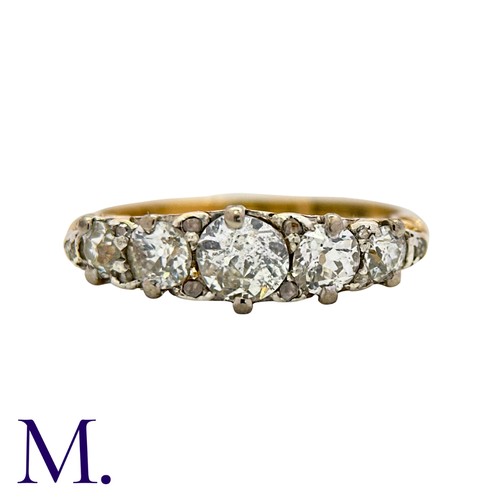 186 - An Edwardian Diamond 5-Stone Ring, in 18k yellow gold, set with five old cut diamonds totalling appr... 