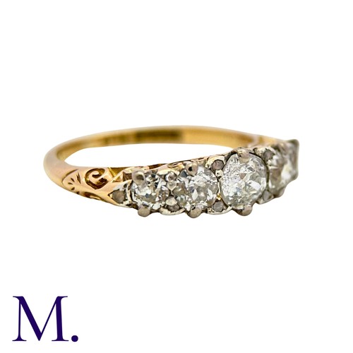 186 - An Edwardian Diamond 5-Stone Ring, in 18k yellow gold, set with five old cut diamonds totalling appr... 