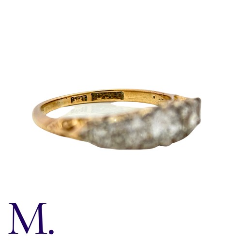 186 - An Edwardian Diamond 5-Stone Ring, in 18k yellow gold, set with five old cut diamonds totalling appr... 