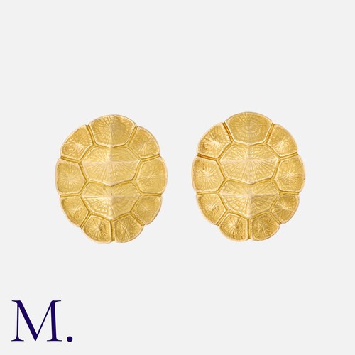 30 - FRED. A Pair of Gold Earrings in 18k yellow gold, each designed as a tortoise shell. Signed Fred Par... 