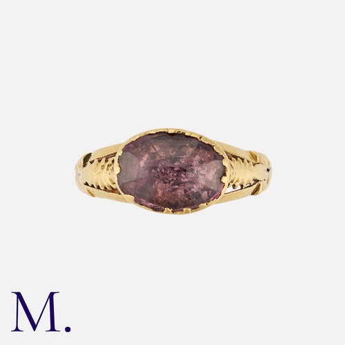 31 - An Antique Pink Sapphire Ring in yellow gold, set with a faceted, foil backed pink sapphire to an or... 