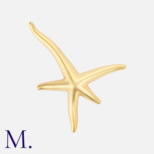 41 - TIFFANY & CO. A Large Starfish Brooch by Elsa Peretti for Tiffany & Co. in 18K yellow gold.

Size:
W... 