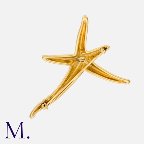 41 - TIFFANY & CO. A Large Starfish Brooch by Elsa Peretti for Tiffany & Co. in 18K yellow gold.

Size:
W... 