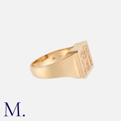 11 - A Gold Signet Ring in 14K yellow gold, with armorial crest to a rectangular face. Marked for 14ct go... 