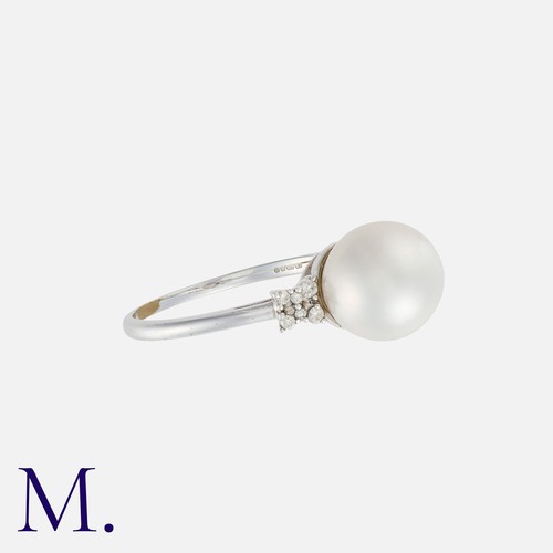 204 - A Pearl and Diamond Ring in 9K white gold, set with a cultured white pearl (diameter approx. 10mm) t... 