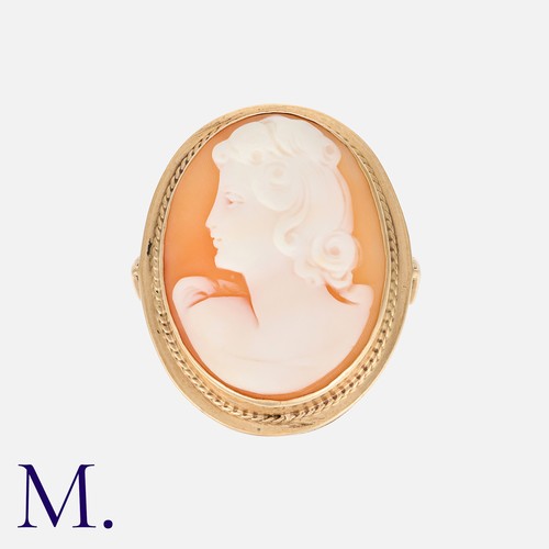 60 - A Cameo Ring in 9k yellow gold, set with a shell cameo depicting a woman in profile. Unmarked but te... 