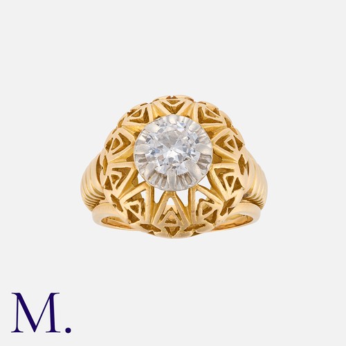 222 - A Retro Diamond Ring in yellow gold, of geometric design, set with a round cut diamond off approxima... 