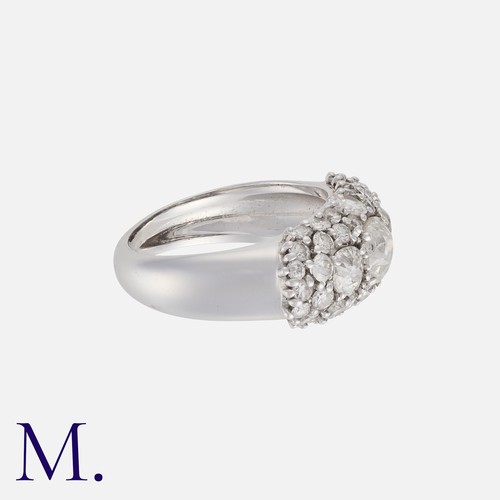 107 - A Diamond Ring in white gold, Set with a principal old ut diamonds of approximately 0.75cts, all dia... 