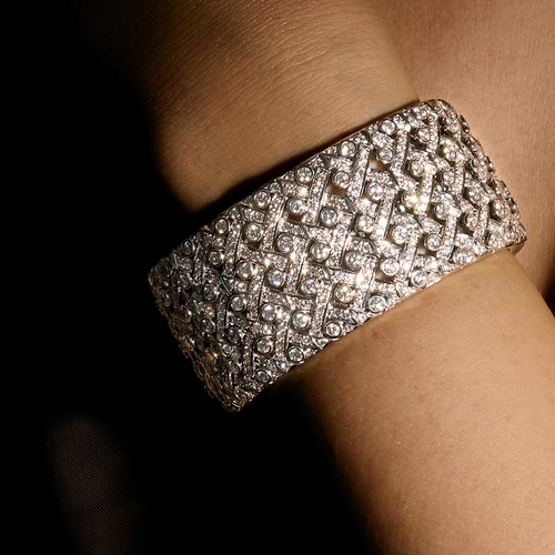 50 - An Impressive Diamond Bangle in 18K white gold, pavé set with approx. 23.0ct of round cut diamonds. ... 