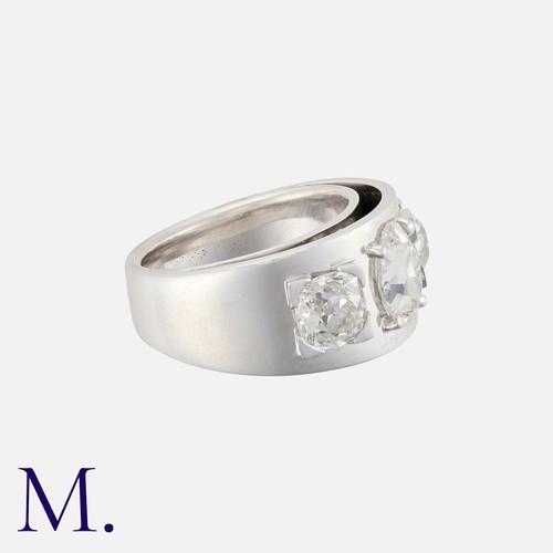 106 - A Diamond 3-Stone Ring in platinum, set with three old-cut diamonds (two round and one oval-shaped) ... 