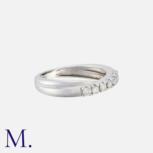 117 - A Diamond 7-Stone Band in 18K white gold, set with seven round cut diamonds weighing approx. 0.25ct ... 