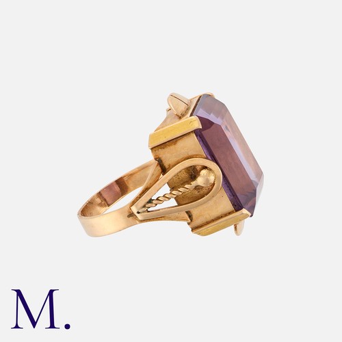 42 - An Amethyst Ring in yellow gold, set with a rectangular faceted amethyst of approximately 8.0ct in w... 