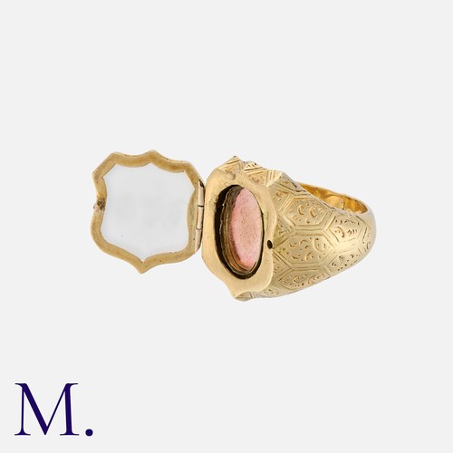 19 - A Victorian Locket Signet Ring in yellow gold with chalcedony shield engraved 'EPF' which is a locke... 