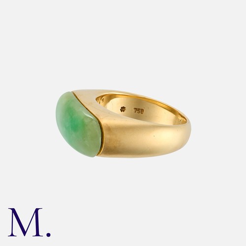 75 - A Jade Ring in 18, yellow gold, set with a polished piece of jade. Marked 750 for 18 carat gold.

Si... 