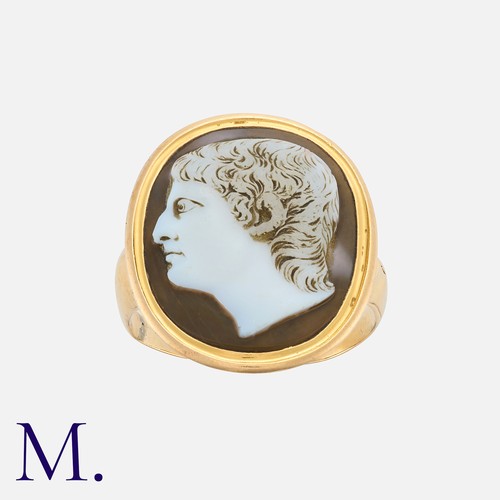 127 - An Antique Cameo Ring in yellow gold, set with a finely carved cameo. French import mark. Tests indi... 