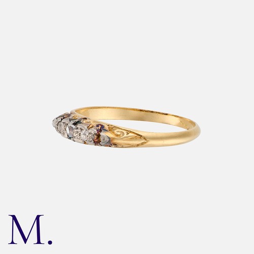 270 - A Diamond 5-Stone Ring in yellow gold, set with small old cut and rose cut diamonds (1 loose) to a c... 