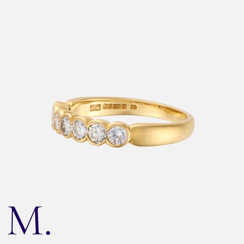 122 - A Diamond 7-Stone Ring in 18K yellow gold, set with seven round brilliant cut diamonds of good colou... 