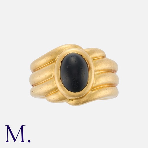 131 - VAN CLEEF & ARPELS. An Onyx Ring in 18K yellow gold, set with a cabochon onyx to the centre with flu... 