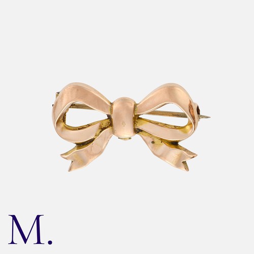 170 - A Group of Miscellaneous Jewellery in 9 carat yellow gold, comprising a crucifix pendant, a citrine ... 