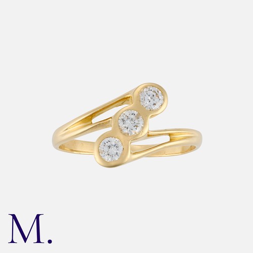 245 - A Diamond 3-Stone Ring in yellow and white gold, set with three round brilliant diamonds weighing ap... 