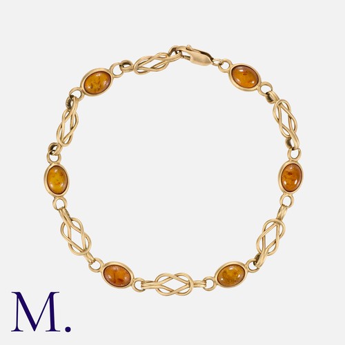 258 - An Amber Bracelet in 9 carat yellow gold, comprising a series of alternating knotted style and caboc... 