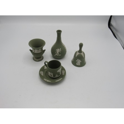 17 - Qty of green wedgewood items