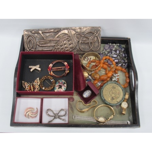 28 - Tray of Jewellery/Broches