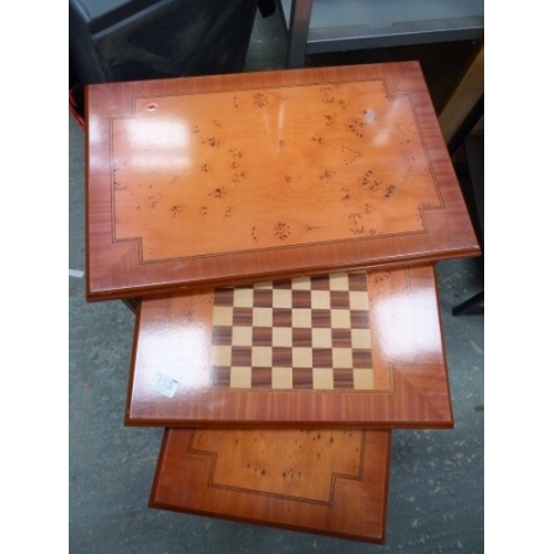 159 - Nest of Tables, Middle Chess Board