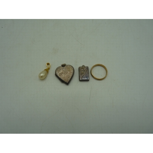 247 - 9ct gold ring, 2 silver lockets +1