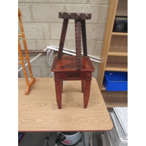 30 - Stool and small table