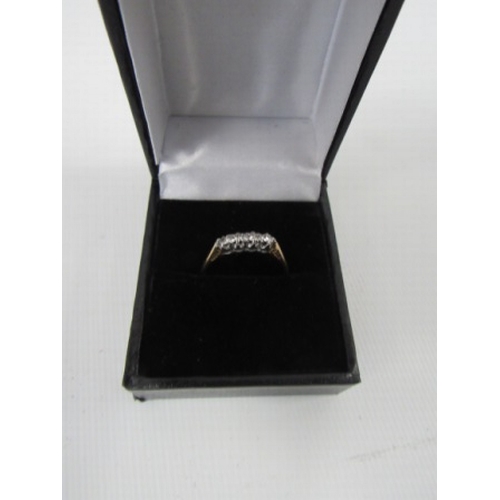 101 - 18ct gold ring