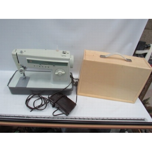 22 - Vintage Singer Sewing Machine