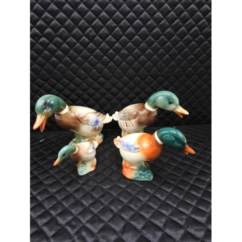 416 - 4 Duck figures