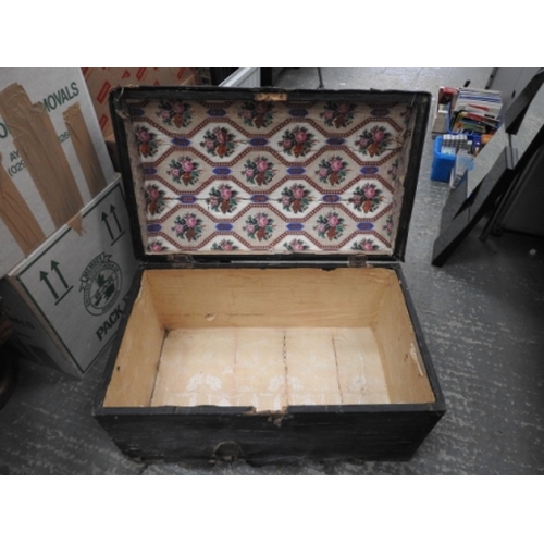 1 - Vintage trunk