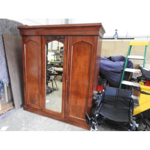 101 - Victorian 3 door Linen press/wardrobe