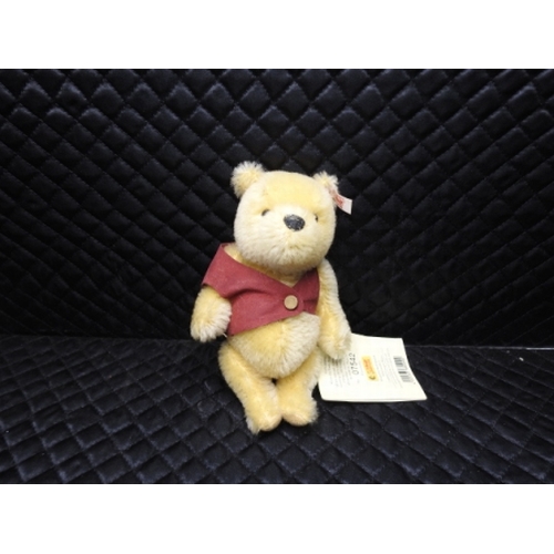 18 - Steiff Winnie the Pooh blonde 18cm limited to the year 2001, no certificate