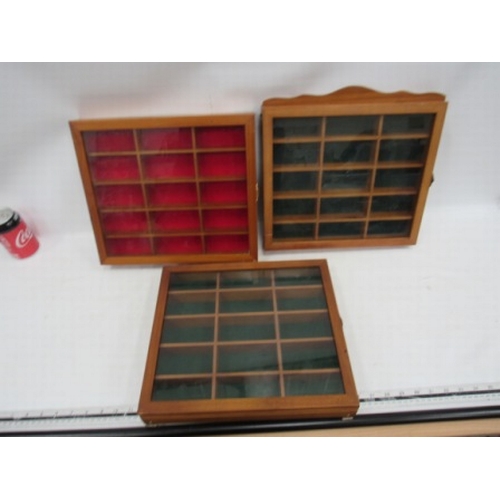 312 - 3 Display cabinets