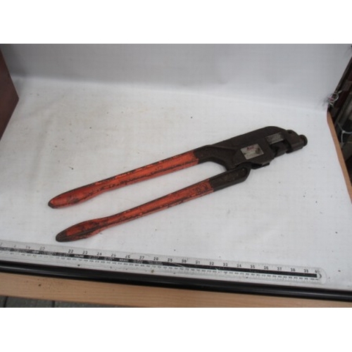 576 - Large wire crimps