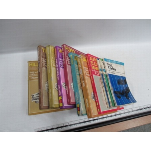 29 - Selection of haynes manuals, 2 Hamlyn books