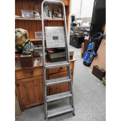 408 - Aluminium Step Ladder