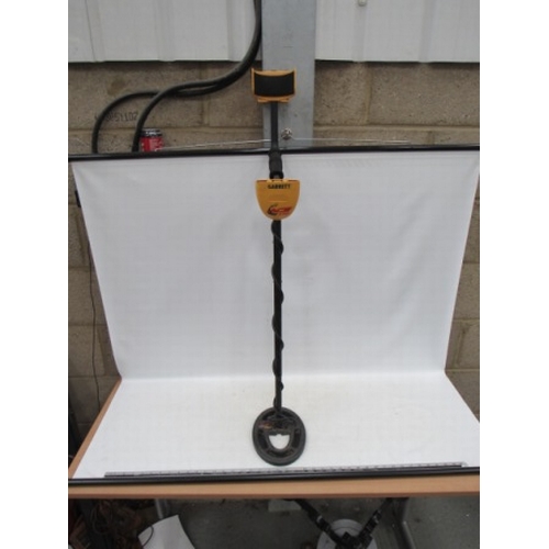 222 - Garrett metal detector