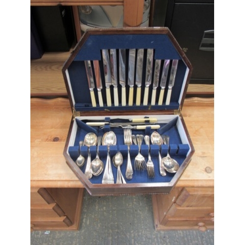 210 - Part Cutlery Set