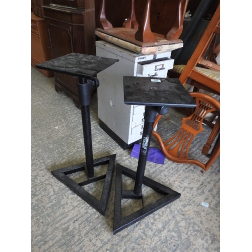 55 - 2 speaker stands