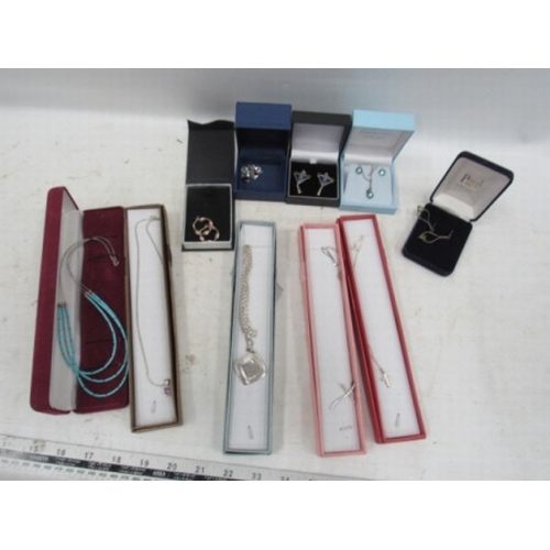 96 - 10 Silver jewellery items