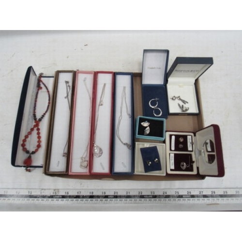 97 - 10 Silver jewellery items