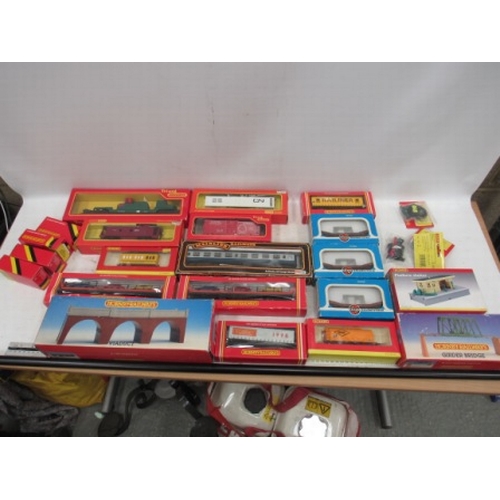 28 - Box of 00 Guage train items boxed