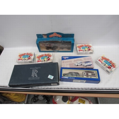 33 - 8 Corgi & Lledo models bundle boxed