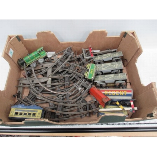 34 - Old 0 Guage tinplate train loco & coaches & tracks