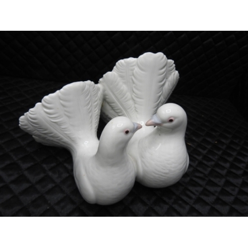 40 - Lladro Doves